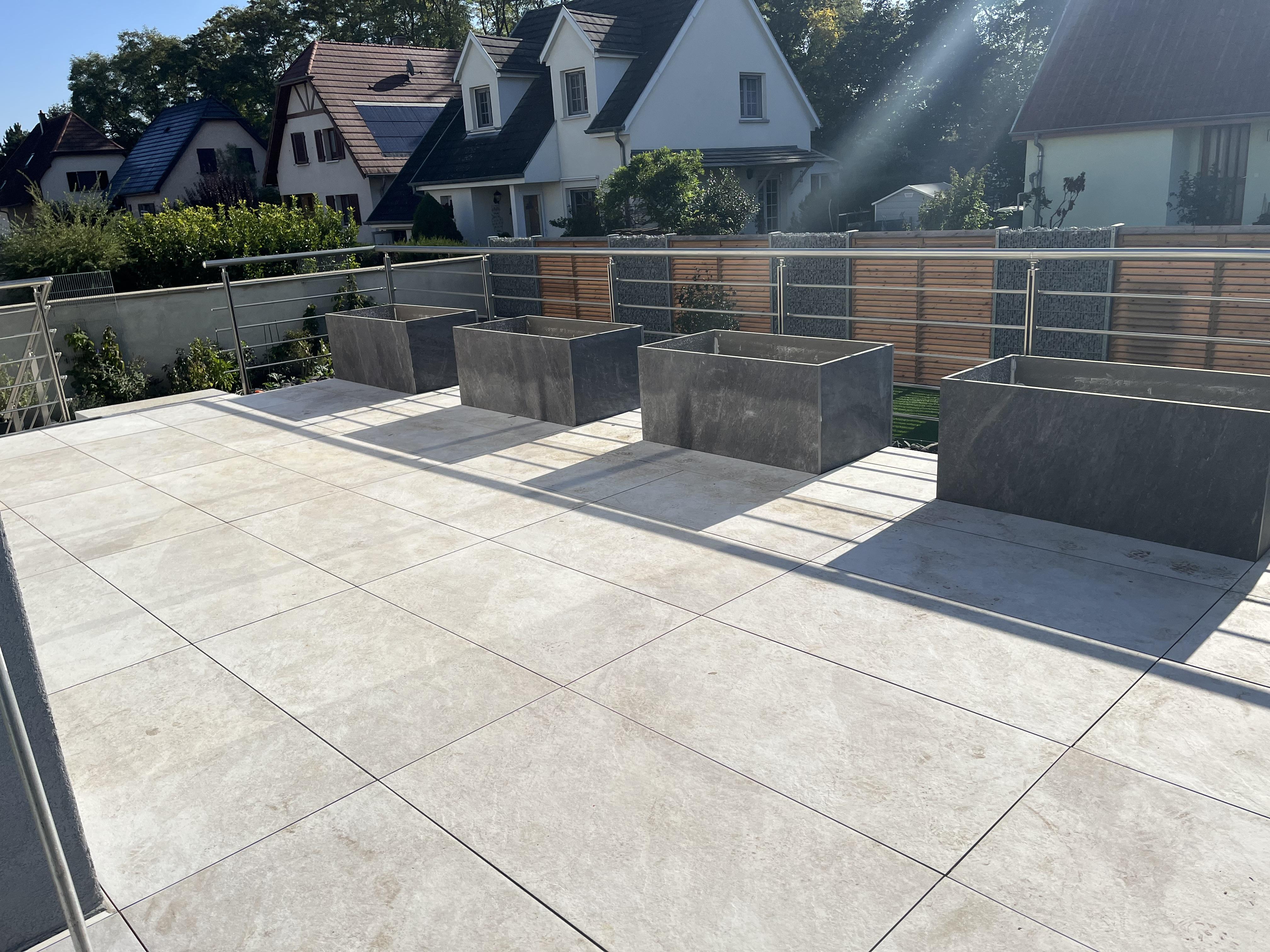 Construction de terrasse en dalle avec carré potagé en beton à Haguenau par TP Ruhland